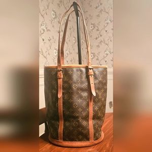 EUC LOUIS VUITTON Monogram Canvas Bucket Bag Vintage GM. Gorgeous! 💫